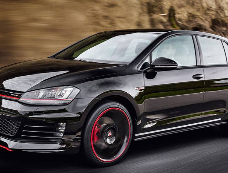 Com 300 cv, hatch não é nervoso só no visual. E agora está disponível no Brasil.